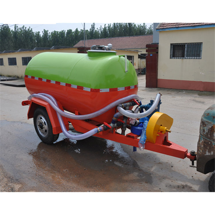 灌溉罐拖车 