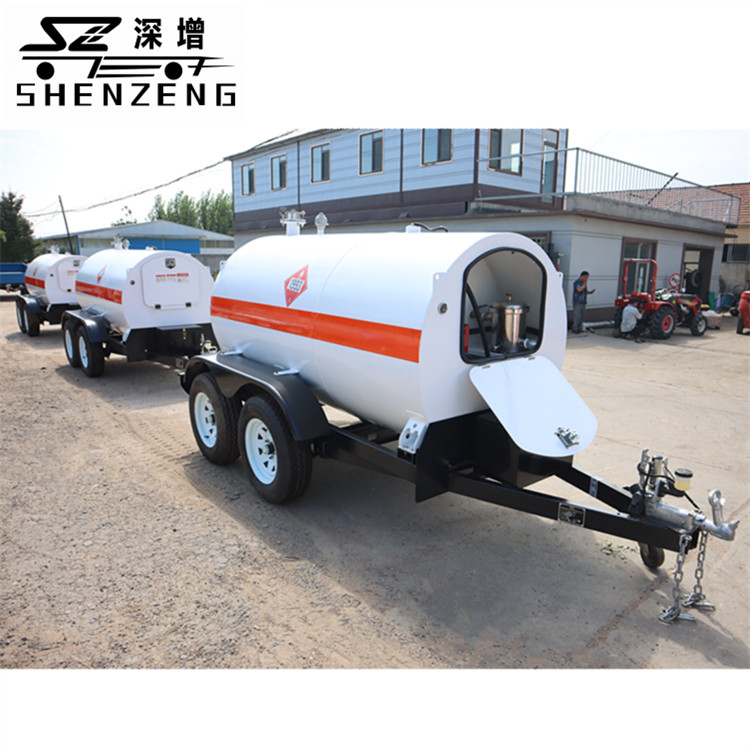 出口款2000升柴油罐拖车 