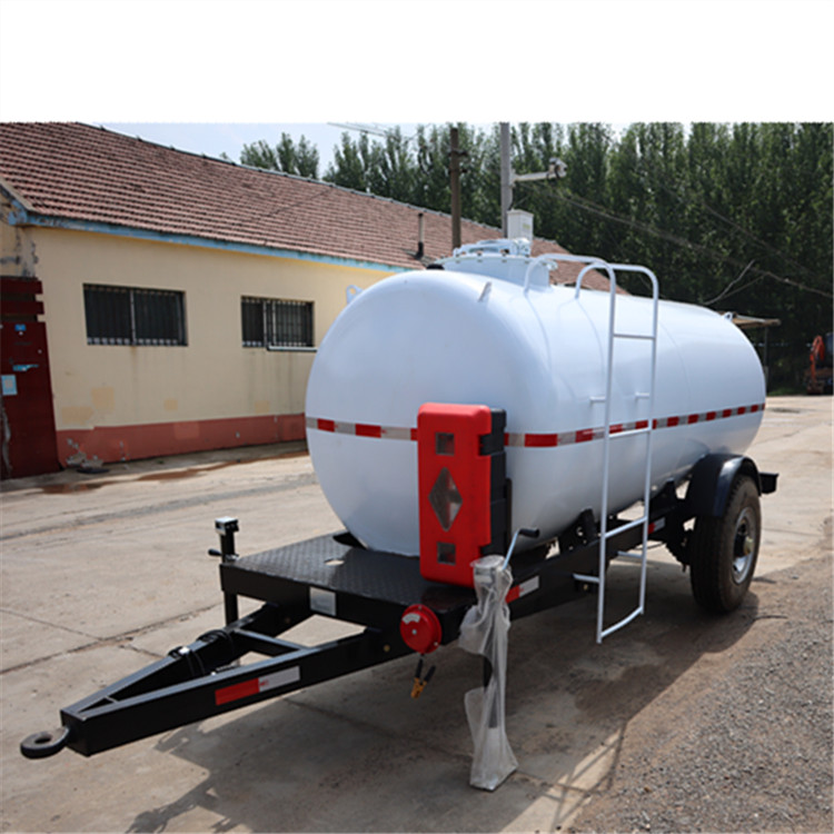 5吨油罐拖车 