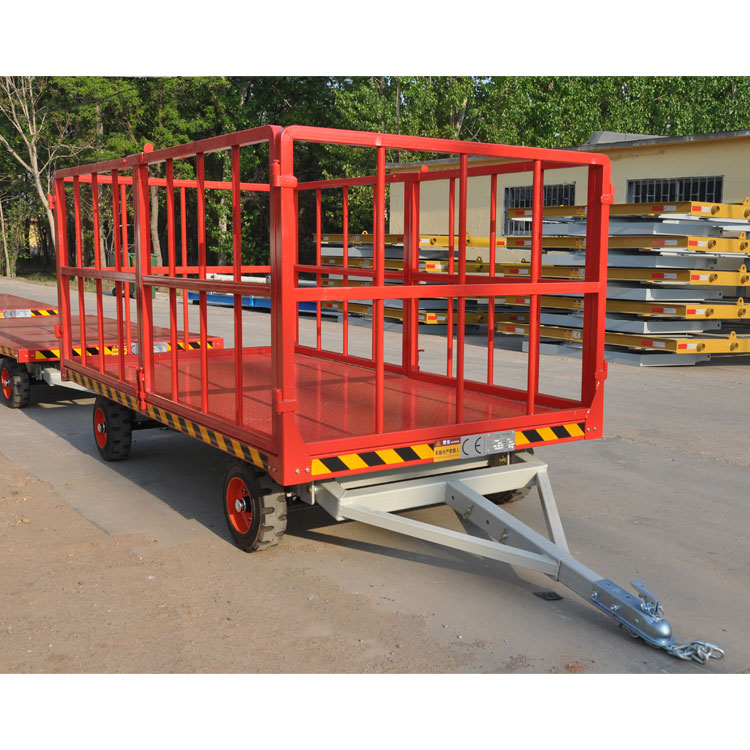 车站、机场行包拖车 