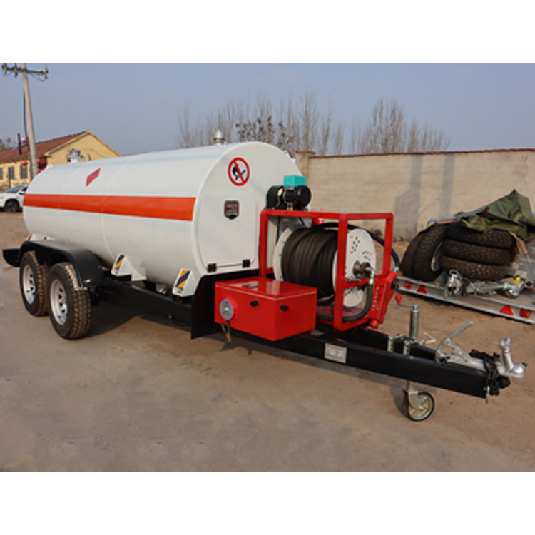 3500升油罐拖车 